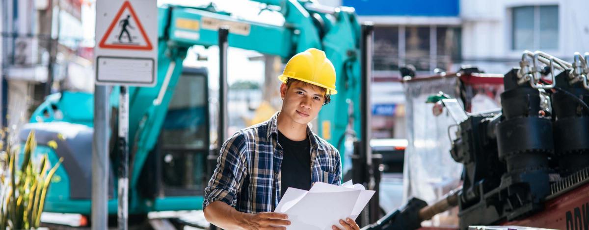 Un employé des travaux publics sur un chantier